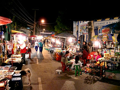 สถานที่ท่องเที่ยวปาย จังหวัดแม่ฮ่องสอน ที่สวยงามมาก คือ ตลาดถนนคนเดินกลางคืนเมืองปาย