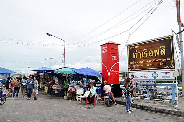 ท่องเที่ยวตลาดใหญ่ใจกลาง เมืองชลบุรี สถานที่ที่สาม คือ ตลาดประมงท่าเรือพลี