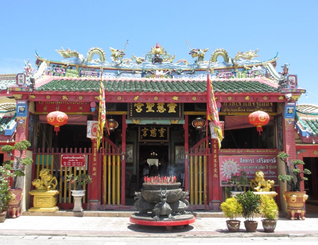 ท่องเที่ยวเชิงวัฒนธรรมไทย-จีน สถานที่อันเลื่องชื่อแห่งจังหวัดปัตตานีสถานที่หนึ่ง นั่นคือ ศาลเจ้าแม่ลิ้มกอเหนี่ยว