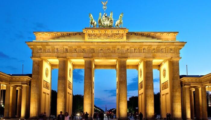 ท่องเที่ยวประเทศเยอรมัน สถานที่แรก คือ เบอร์ลิน ที่ติดอันดับอีกครั้งเมื่อนักท่องเที่ยวชาวยุโรปมาถึง ผู้มาเยี่ยมชมเกือบครึ่งมาจากต่างประเทศ