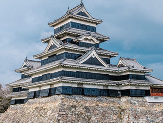 ปราสาทโอซาก้า ท่องเที่ยวประวัติศาสตร์ของญี่ปุ่น