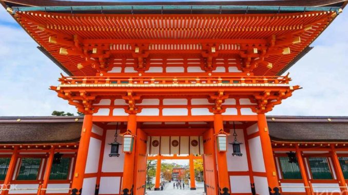 ศาลเจ้าฟูชิมิอินาริ ประเทศญี่ปุ่น ศาลเจ้าซุ้มประตูแดง