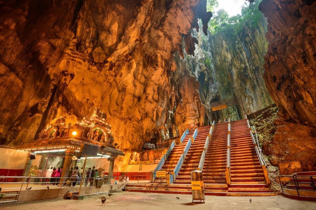 ถ้ำบาตู Batu Caves สถานที่ศักดิ์สิทธิ์ของชาวฮินดู